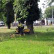 koszenie trawy w parku batorego w stargardzie