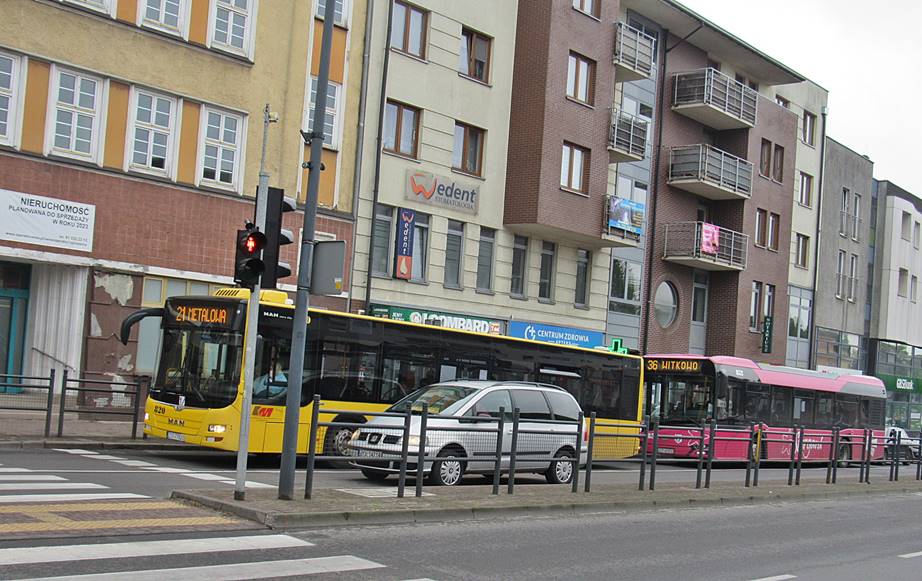 autobusy dwa na Wyszyńskiego