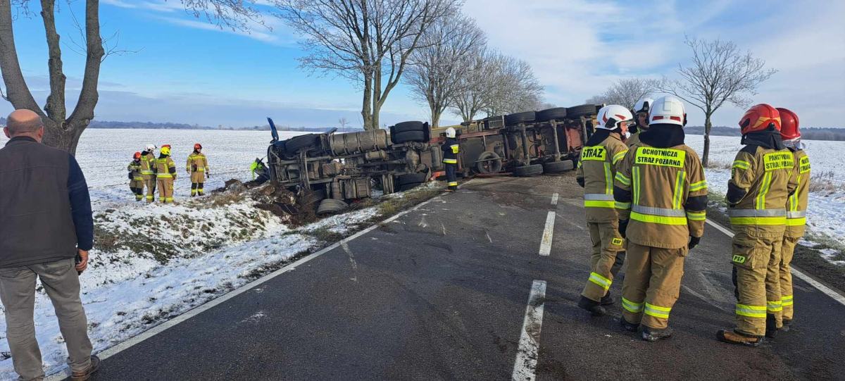 Wypadek ciężarówki w Dalewie