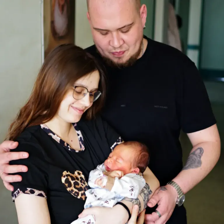 Gabriel Czarniak z rodzicami