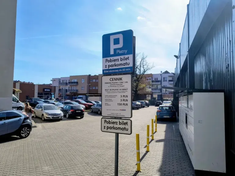 Piłsudskiego 22 parkowanie