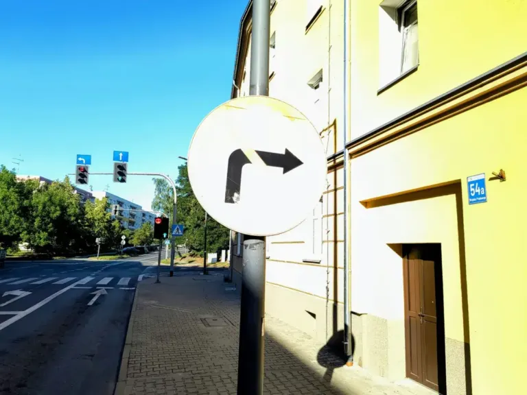 Konopnickiej Wojska Polskiego znaki