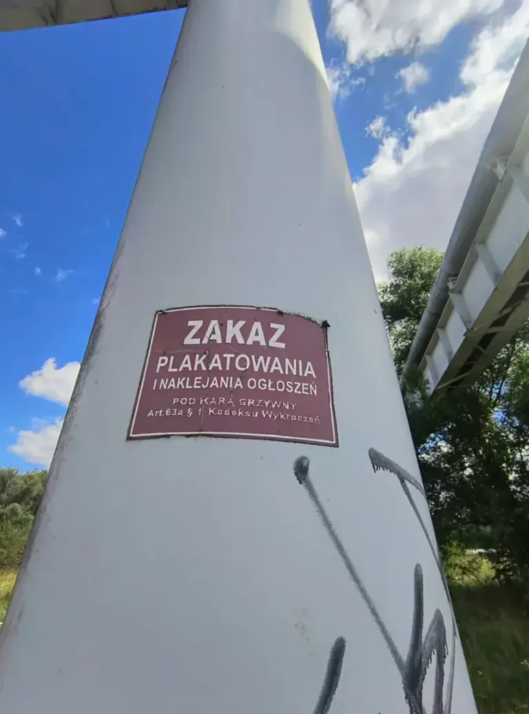 zakaz plakatowania