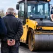 Policja zatrzymuje operatora walca drogowego